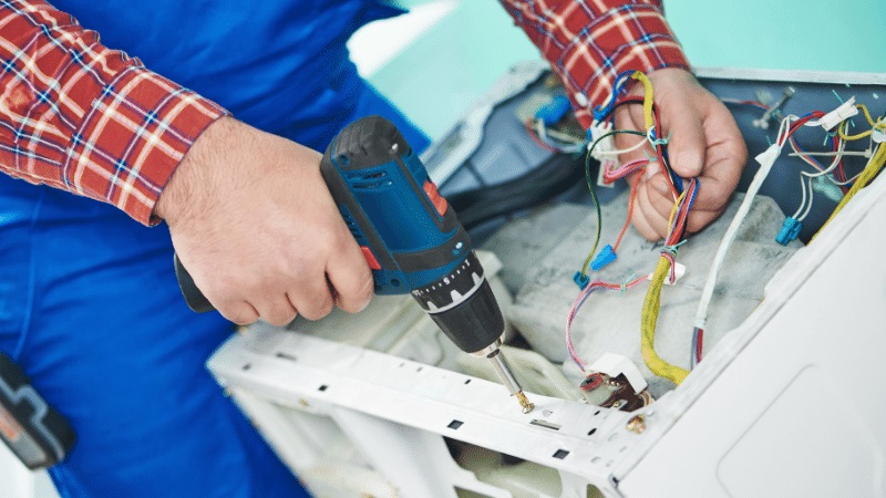 Turgutlu Tcl Tcl çamaşır makinesi kart tamiri – Su almama arızası orijinal parça ile giderildi. - Teknik servis örneği